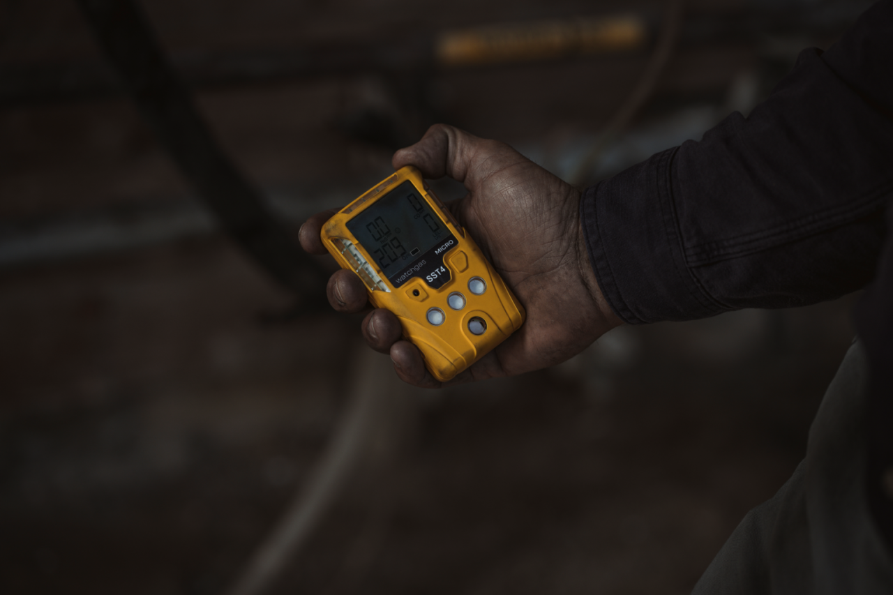 Dual watch gas detector Wearable gas detector