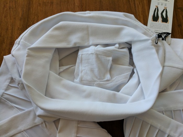 Alo Yoga Moto Legging Reviewing the Best High-Performance Designer Activewear