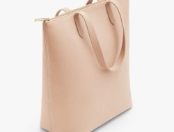 Cuyana Tall Structured Tote Evaluating the Best Minimalist Sustainable Leather Bag