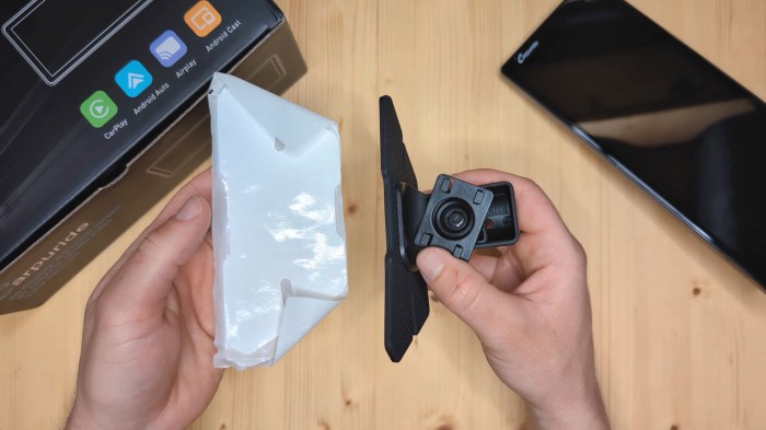 Carpuride W903 Reviewing the Best Portable Wireless Screen for Older Cars